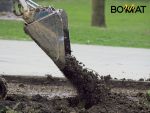 Oprit uitgraven en menggranulaat met bestratingszand aanbrengen in Limburg