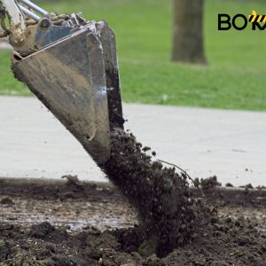 Oprit uitgraven en menggranulaat met bestratingszand aanbrengen in Limburg